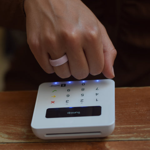 La storia dei pagamenti: dal baratto ai wearable